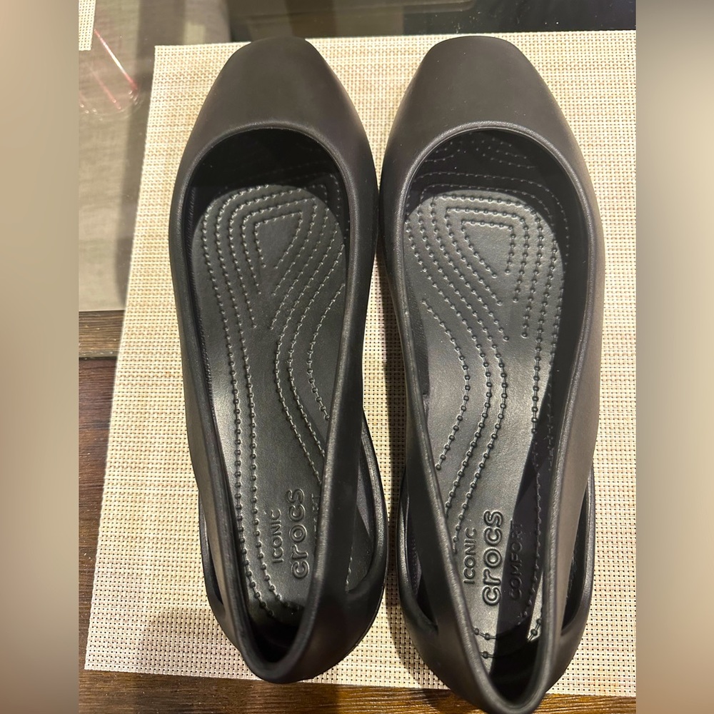 Crocs Women's Sloane Flat in Size 11